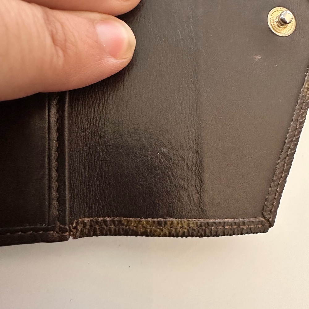 Louis Vuitton Monogram Compact Wallet - Authentic - Picture 16 of 16